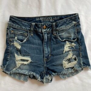 American eagle ripped jean shorts with patterned pockets size 6